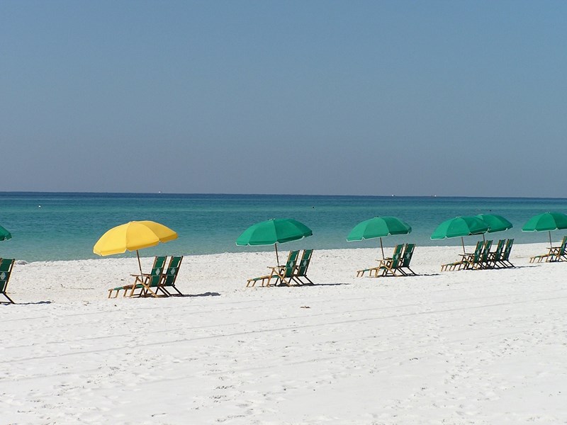 We offer beach service to our guests. 2 chairs and 1 umbrella come with your stay.