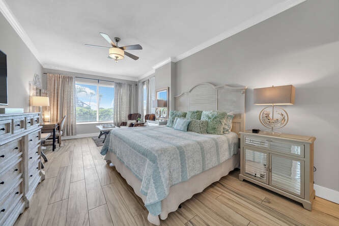 Master King Bedroom with Gulf Views!