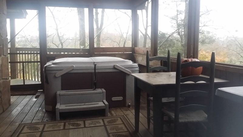 Side Porch -Hot Tub, Grill & Dining