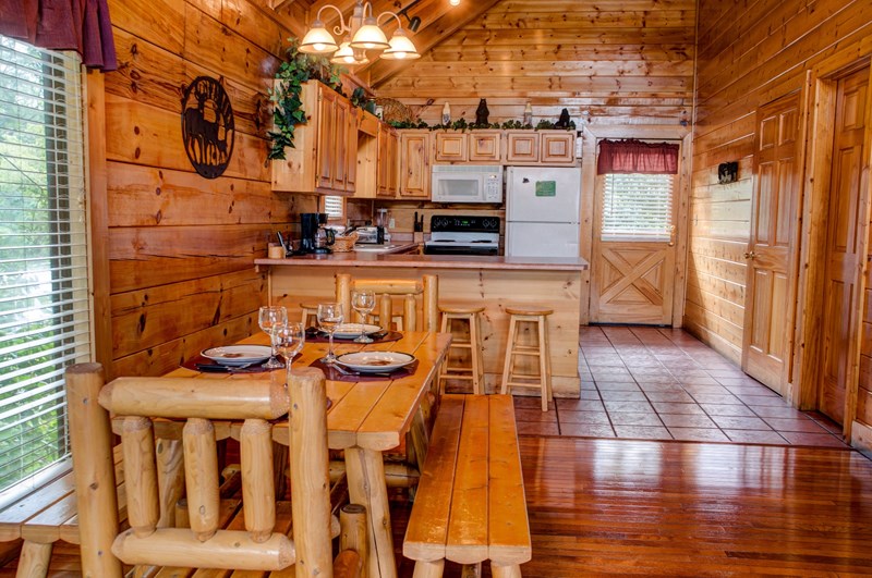 6 guests can dine here