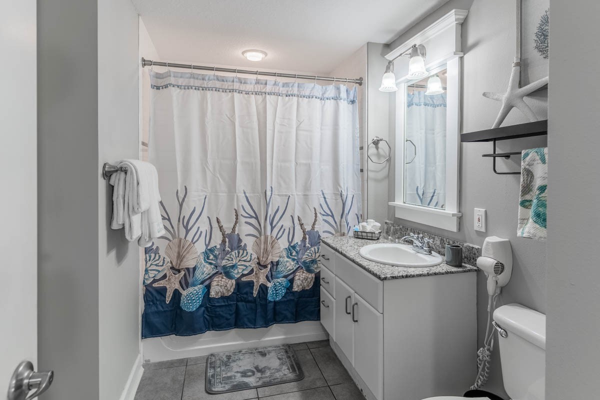 Bathroom 2 w/Tub/Shower Combo