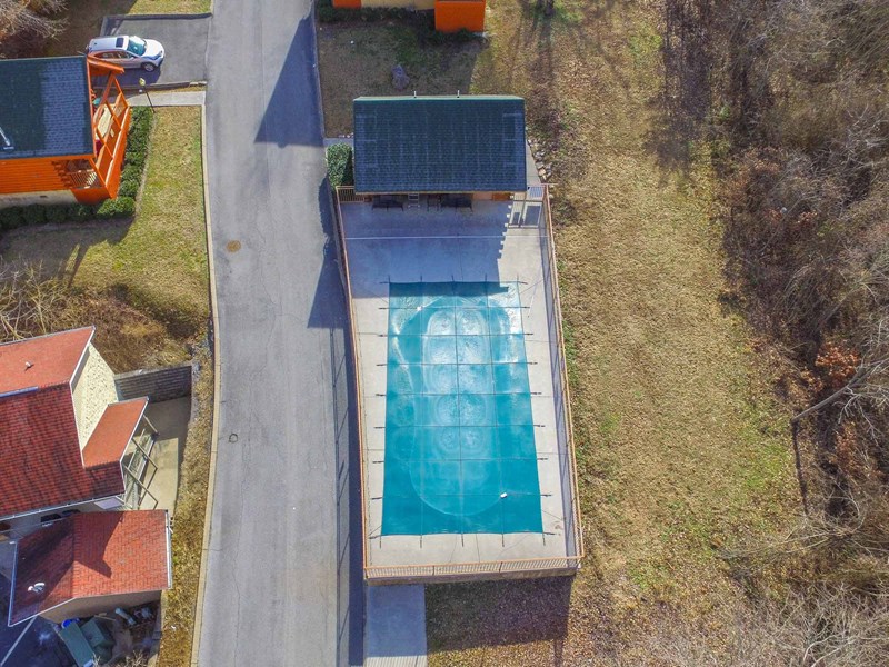 Pin Oak Resort pool