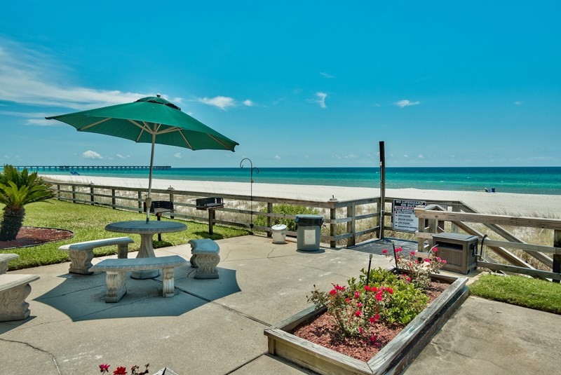Beachfront Picnic Tables/Grill area/Shuffle Board