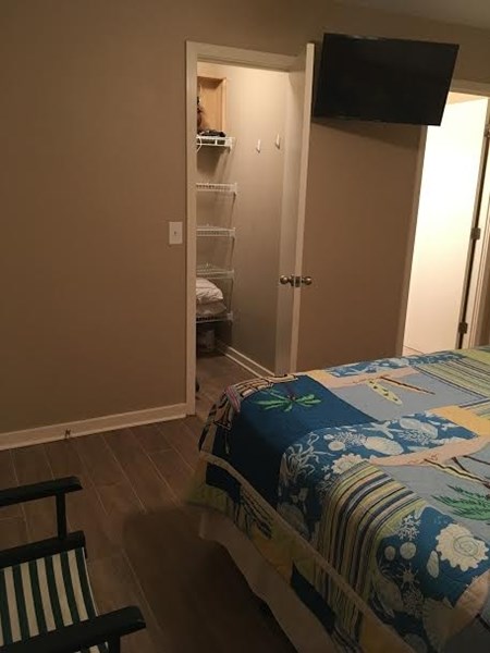 master bedroom to walk in closet