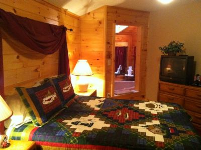 2 Bedroom Luxury Cabin With Hot Tub Pool Table Jacuzzi Tub