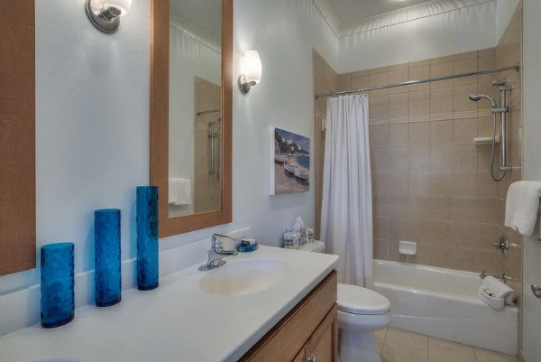 Bunk Room Full Bath w/Tub-Shower Combo